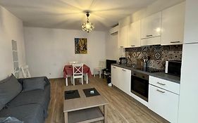 Cosy Poullan, 2-Bedroom Apartment, 200 M From The Beach